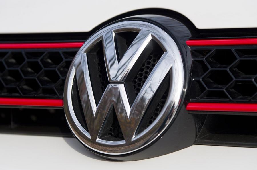  Volkswagen Golf GTi 2012 года  (фото 37 из 48)